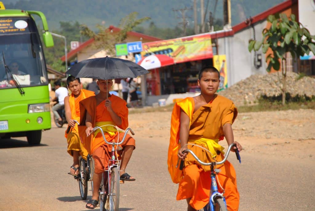 Mönche in Vang Vieng