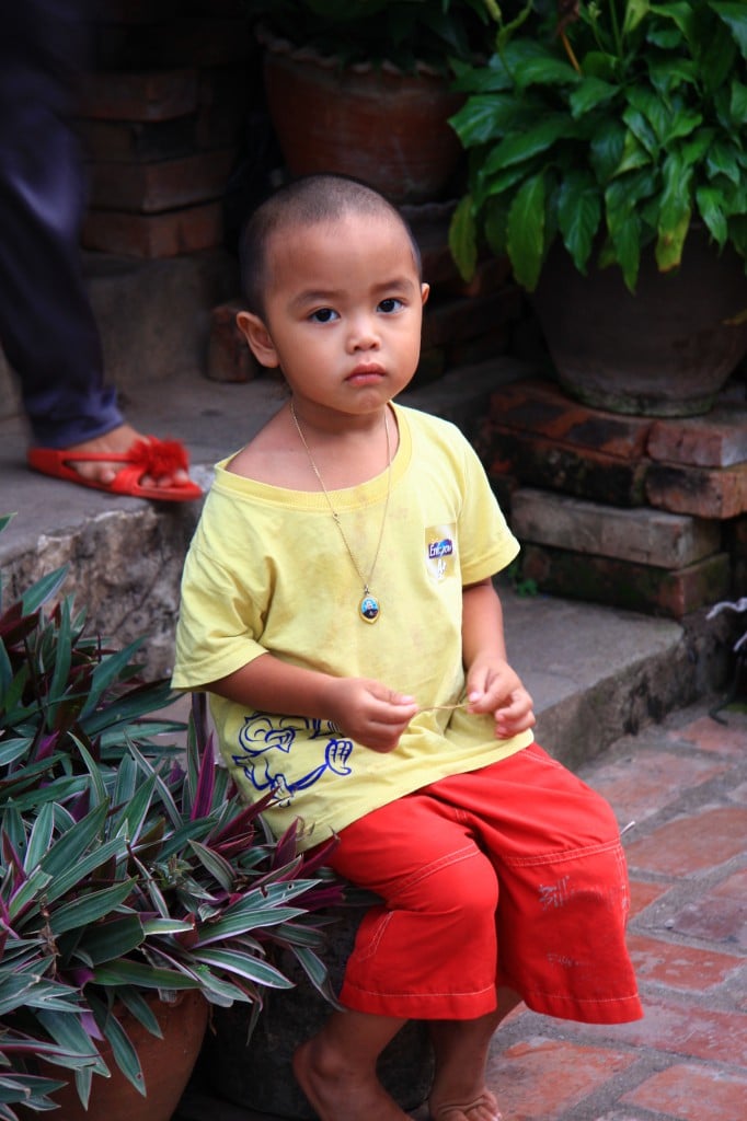 Ein kleiner laotischer Junge in Luang Prabang